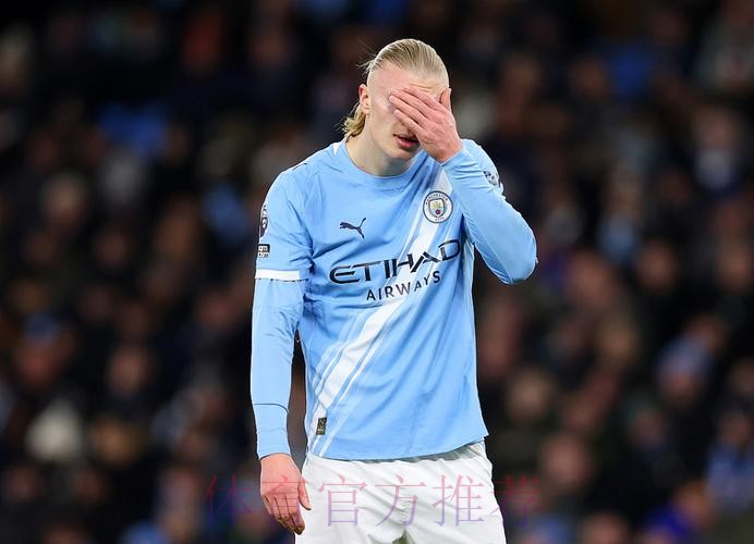 25岁哈兰德快哭了 4失绝杀+离谱吐饼让瓜帅仰天抱头 近4轮进1点球